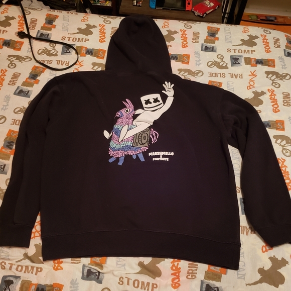 🎶 Marshmello x Fortnite Hoodie 🎮 - Picture 5 of 6